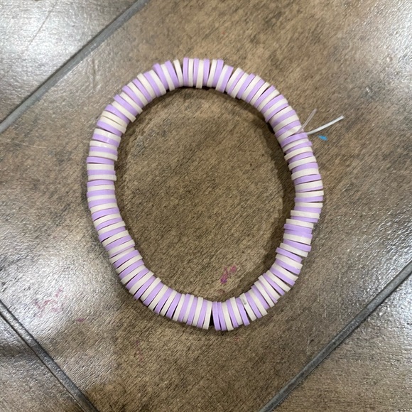 Purple and white bracelet - Picture 3 of 3